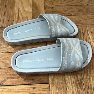 Melissa + Baja East blue pattern pool / beach slides size 8